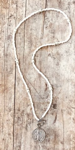 Collar blanco San Benito