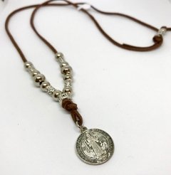 Collar gamuza marrón San Benito