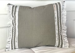 Consular stock Almohadón tusor gris con pasamaneria - comprar online