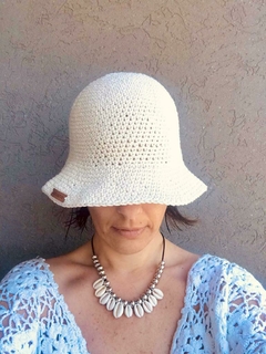 Bolso + Gorro piluso, de hilo color natural tejido al crochet - comprar online