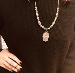 Collar gamuza marrón Mano de Fátima - comprar online