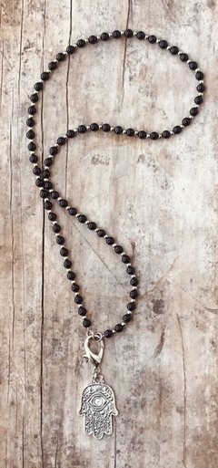 collar negro mano de fatima