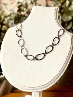 Collar corto enlazado