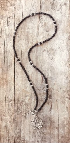 Collar en negro San Benito