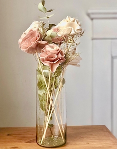 Florero cilindro con arreglo floral