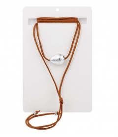 Choker gamuza suela y plateado en internet