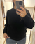 Mujer usando sweater tejido punto inglés color negro con detalle calado en manga – Tiendas Eclipse