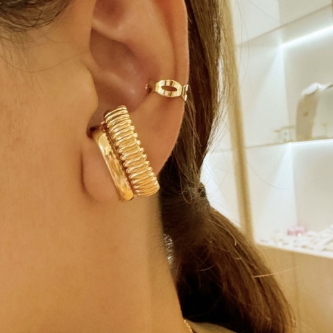BRINCO EAR HOOK THAIS EM SEMIJOIA