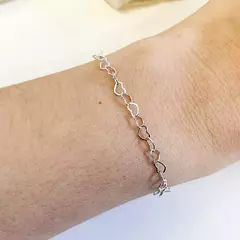 PULSEIRA DE ELOS CORAÇÕES EM RÓDIO BRANCO - comprar online