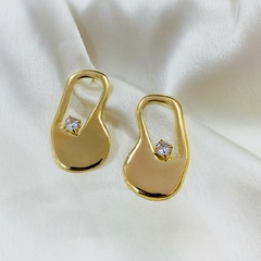 BRINCO BÁRBARA ORGÂNICO DOURADO COM ZIRCÔNIA - comprar online