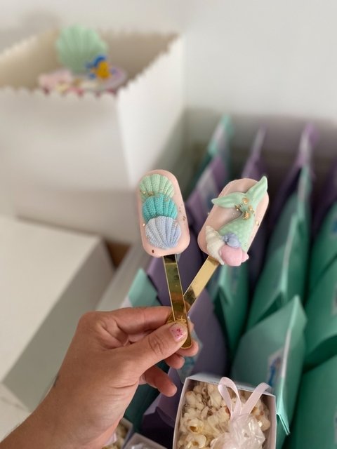 Cakesicles y Chocotorta con palito espejado