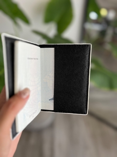 PORTA PASAPORTE VIAJERO - salve regina mercedes