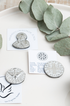 Pin AUTOADHESIVo para auto - apto souvenir - comprar online