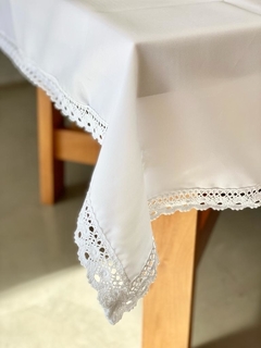 Mantel Blanco con Puntilla