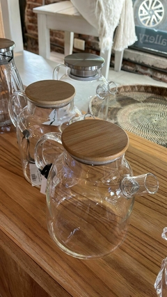 Jarra de vidrio con tapa de bamboo - comprar online