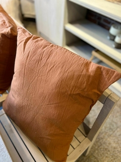 Almohadón tussor terracota 60X60 - comprar online