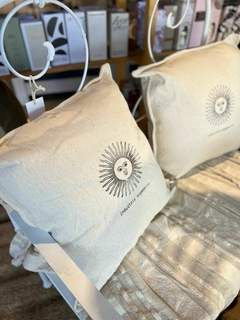 Almohadon Industria Argentina 60x60 - Decogallery