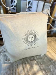 Almohadon Industria Argentina 60x60 - tienda online