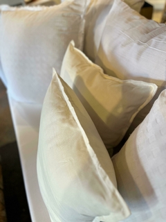Almohadon Gurli Blanco 50x50cm - comprar online