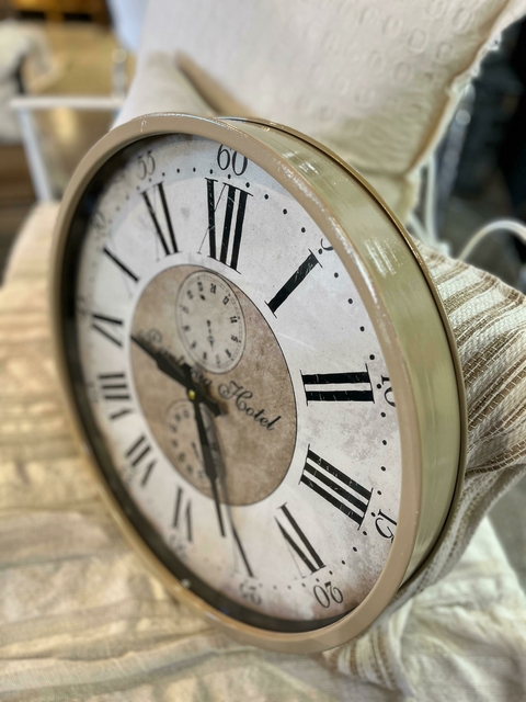 Reloj Britanial 46cm - comprar online