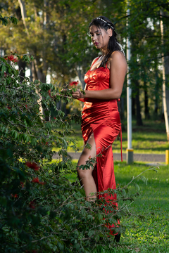 VESTIDO ESTEFI CON CORSET Y TAJO