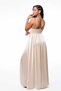 VESTIDO MARIA CON ESCOTE EN V Y ELASTICO EN LA ESPALDA en internet
