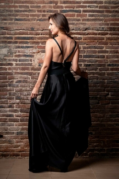 VESTIDO NEGRA CON BUCHE Y TAJO SOMETHING - Adalgisa | Tienda de ropa