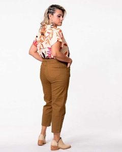 JEANS MOM GABARDINA MARIA AMORES en internet