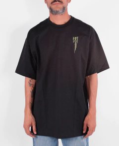 REMERA CREATURE OVER CATACOMS RELIC 24/3618 (02) - comprar online