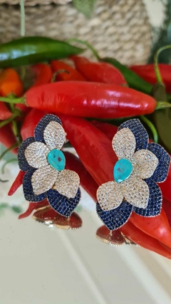 Brinco Ear Cuf Cravejando Zircônia Cristal e Safira