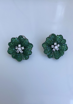 Brinco Flor Cravação Invisível Zircônia Esmeralda Prata 92 - Maiorca Semijoias