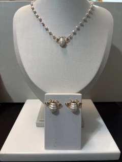 Conjunto colar e brincos abelha pérola - comprar online