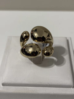 Anel com design orgânico folheado ouro número 24