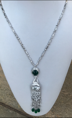 Colar Longo Pantera Cravejado Zircônia Cristal e Esmeralda