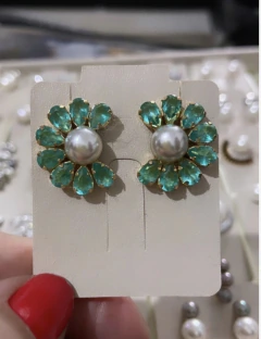 Imagem do Brinco Meia Flor Zircônia Esmeralda e Pérola