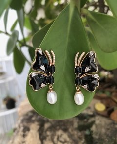 Imagem do BRINCO BORBOLETA ESMALTADA E UMA PEROLA FOLHEADO OURO