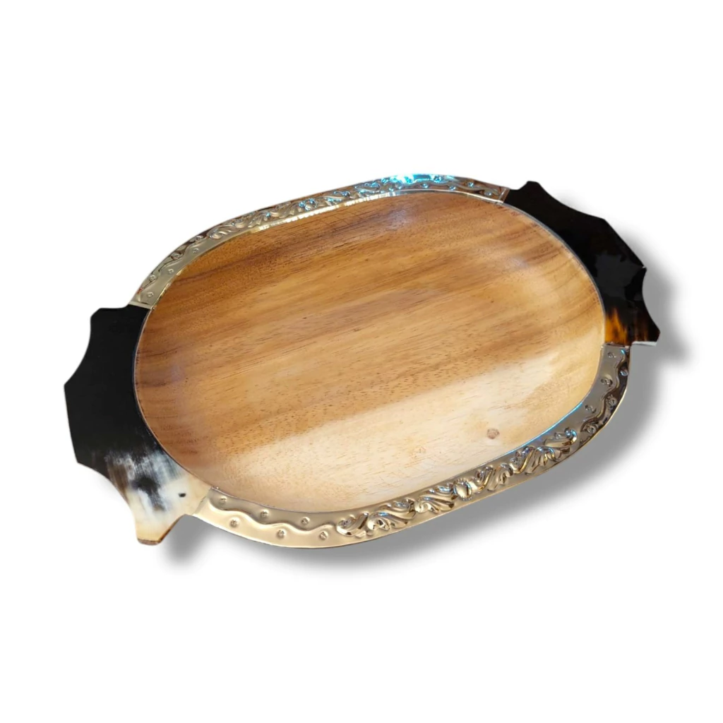 BANDEJA DE MADERA DE PACARÁ CON ASTA Y ALPACA