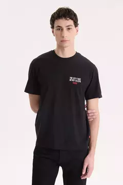 Remera Levis relaxed fit New york en internet