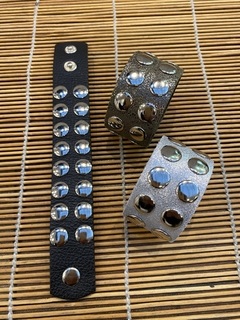 Pulsera Cuero Doble Tacha en internet