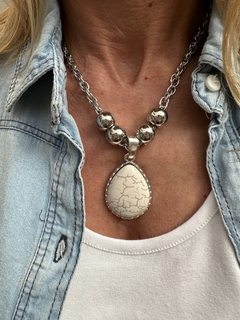 Collar corto Stone en internet