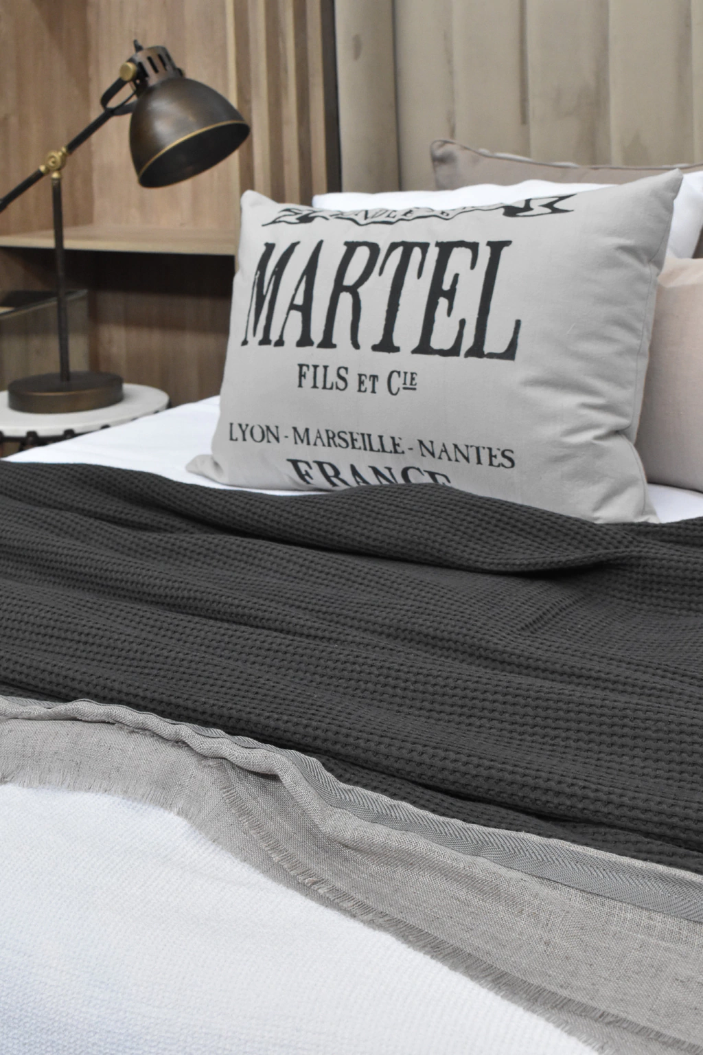 T2 Linea MANHATTAN - Colcha King gris grafito