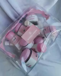 Necessaire Gabriela Karina na internet