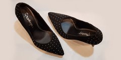 Zapato Clásico tipo Stiletto de Cuero Gamuza Negro con tachas de vestir Gravagna en internet