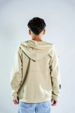 CAMPERA RANGLAN CON RECORTE Y BORDADO - tienda online