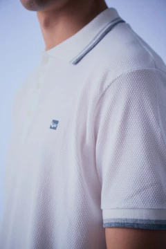 CHOMBA M/CORTA JAQCUARD BLANCA (CONSULTAR STOCK POR WHATSAPP) - comprar online