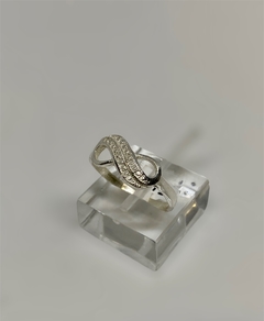 ANILLO INFINITO CON DETALLE en internet