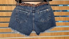 Short Jeans cinto animal print na internet