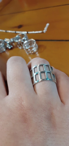 Anillo calado cuadrado en internet