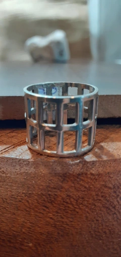 Anillo calado cuadrado