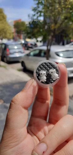 aro de plata pasante en forma de oso con cubic